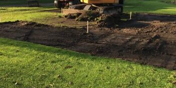 Op Golfbaan Delfland is Oosthoek-Groep BV begonnen aan de renovatie van de teeboxen op de par 3 baan. Sommige teeboxen worden verlegd en ze worden allemaal opnieuw opgebouwd. Hopen op een paar prachtige dagen met zon, zodat wij onze werkzaamheden zo goed mogelijk kunnen uitvoeren wat u van ons gewend ben.
"BUITENGEWOON GOED"